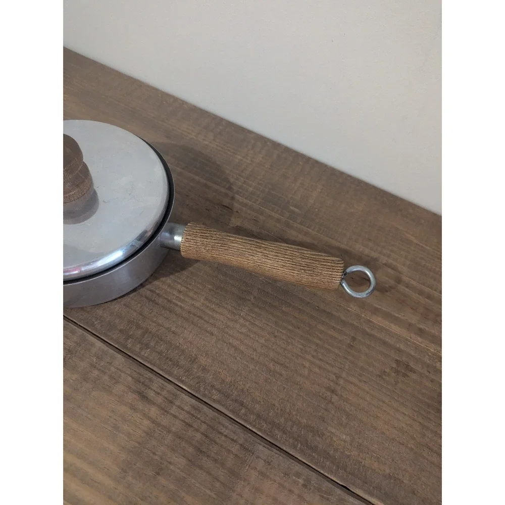 Vintage Mirro Sauce Pan Pot with Lid Aluminum Wood Handle 1 Quart 54221-1330‎
